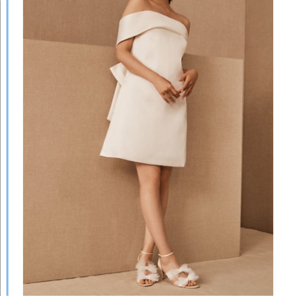 Amsale Alix Dress Size 4 - Ivory bow back dress- Perfect for Rehearsal Dinner!